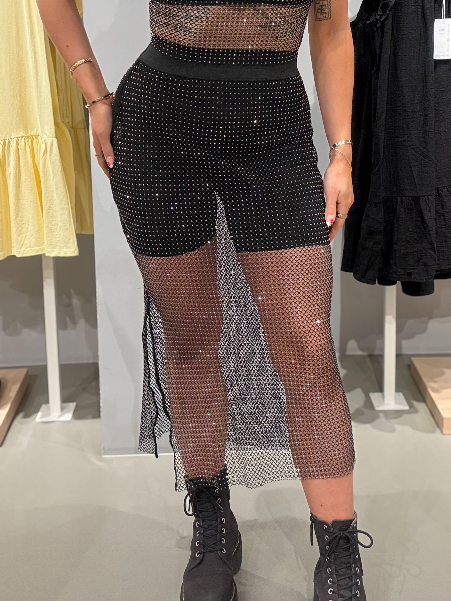 VICECIL Midi Skirt - Black